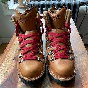 Danner Women's Mountain Light Cascade Boots